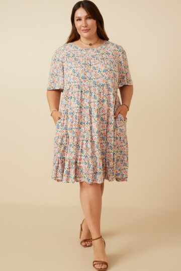 Off white ditsy print plus size kjole
