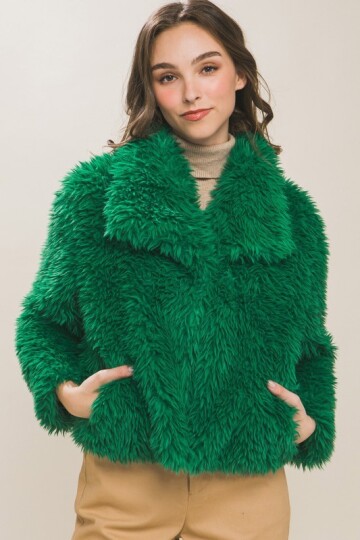 Fuske pels i grønt.